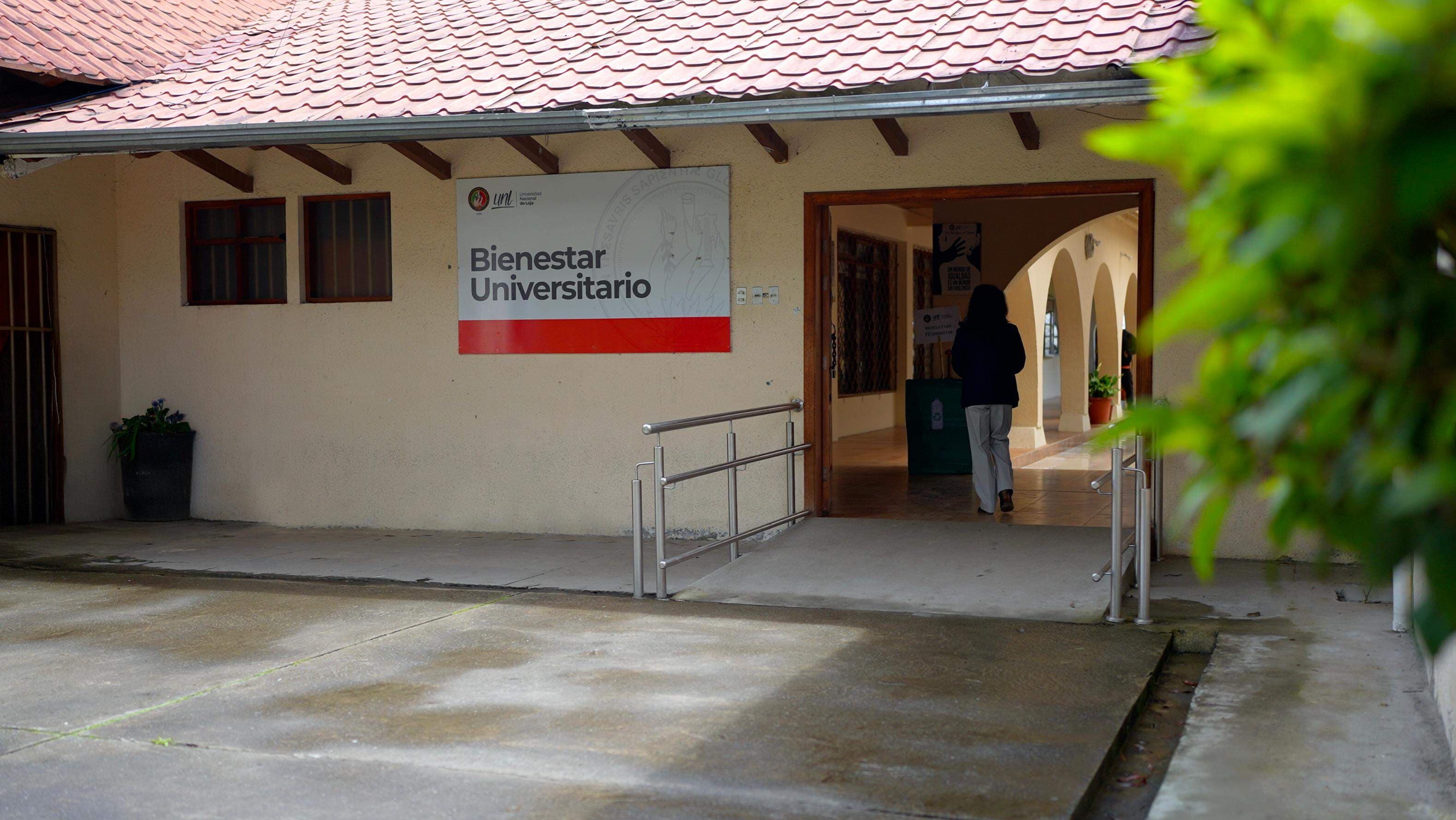 Entrada de Bienestar Universitario
